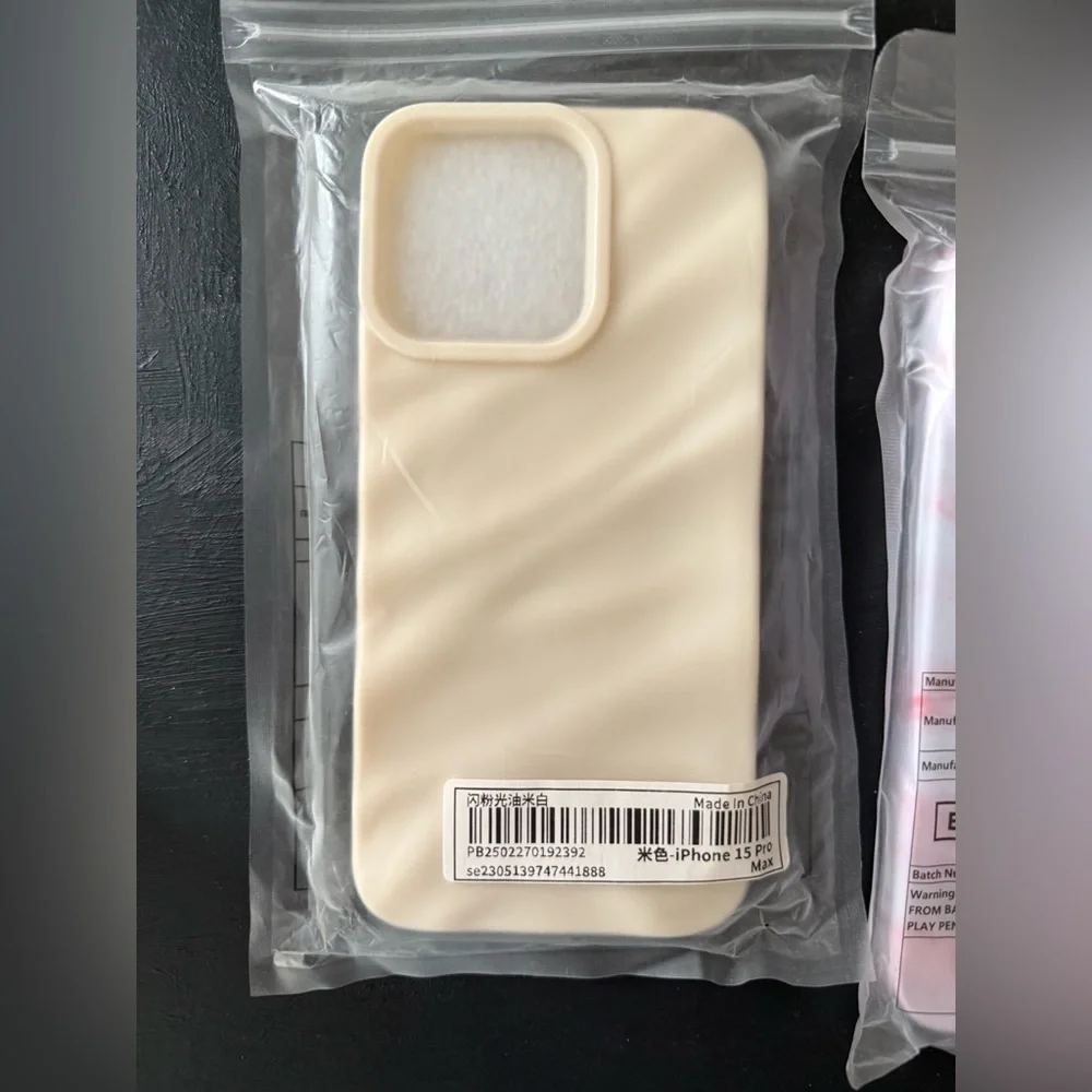 iPhone 15 Pro Max Case Stereoscopic Wave Cream Off White